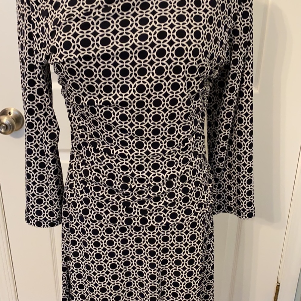 Navy & White Geometric Print - Picture 2 of 4
